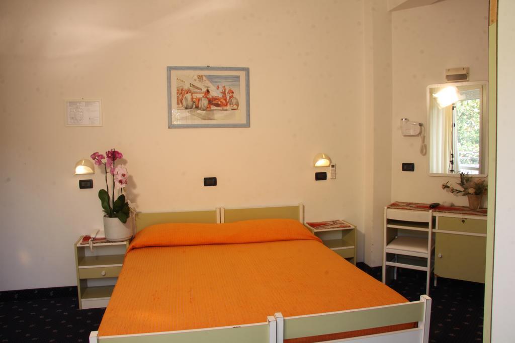 Hotel Tilly เชเซนาติโก ภายนอก รูปภาพ