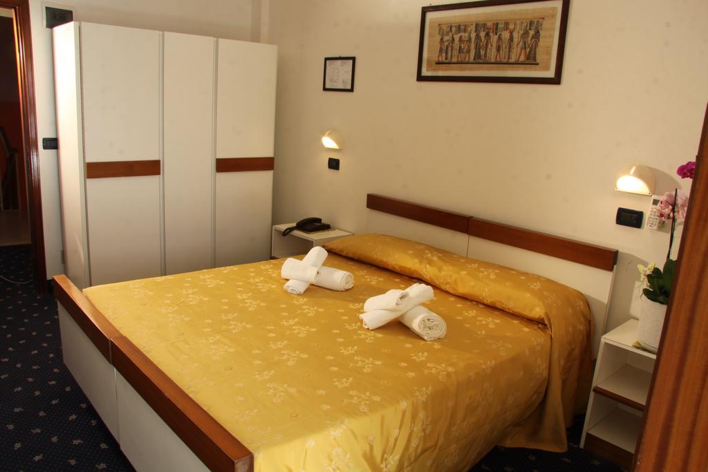 Hotel Tilly เชเซนาติโก ภายนอก รูปภาพ