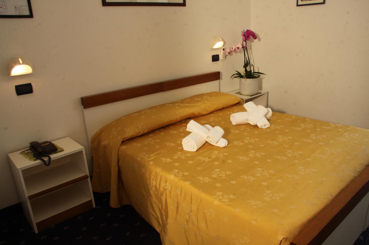 Hotel Tilly เชเซนาติโก ภายนอก รูปภาพ