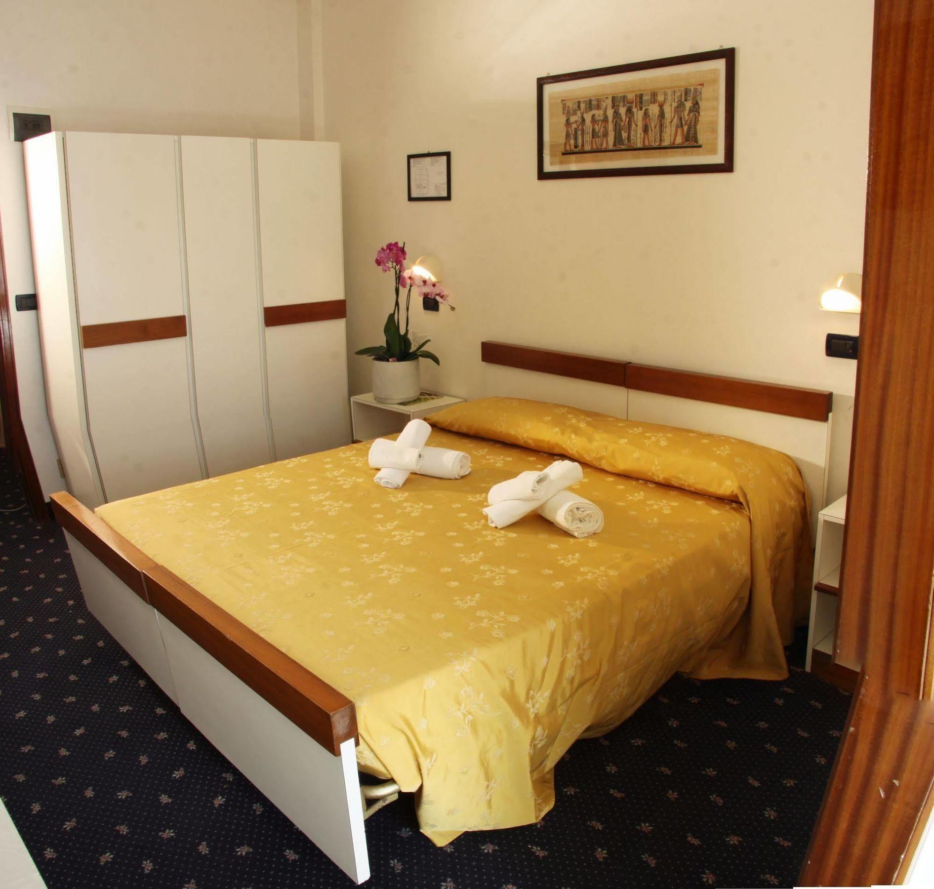 Hotel Tilly เชเซนาติโก ภายนอก รูปภาพ